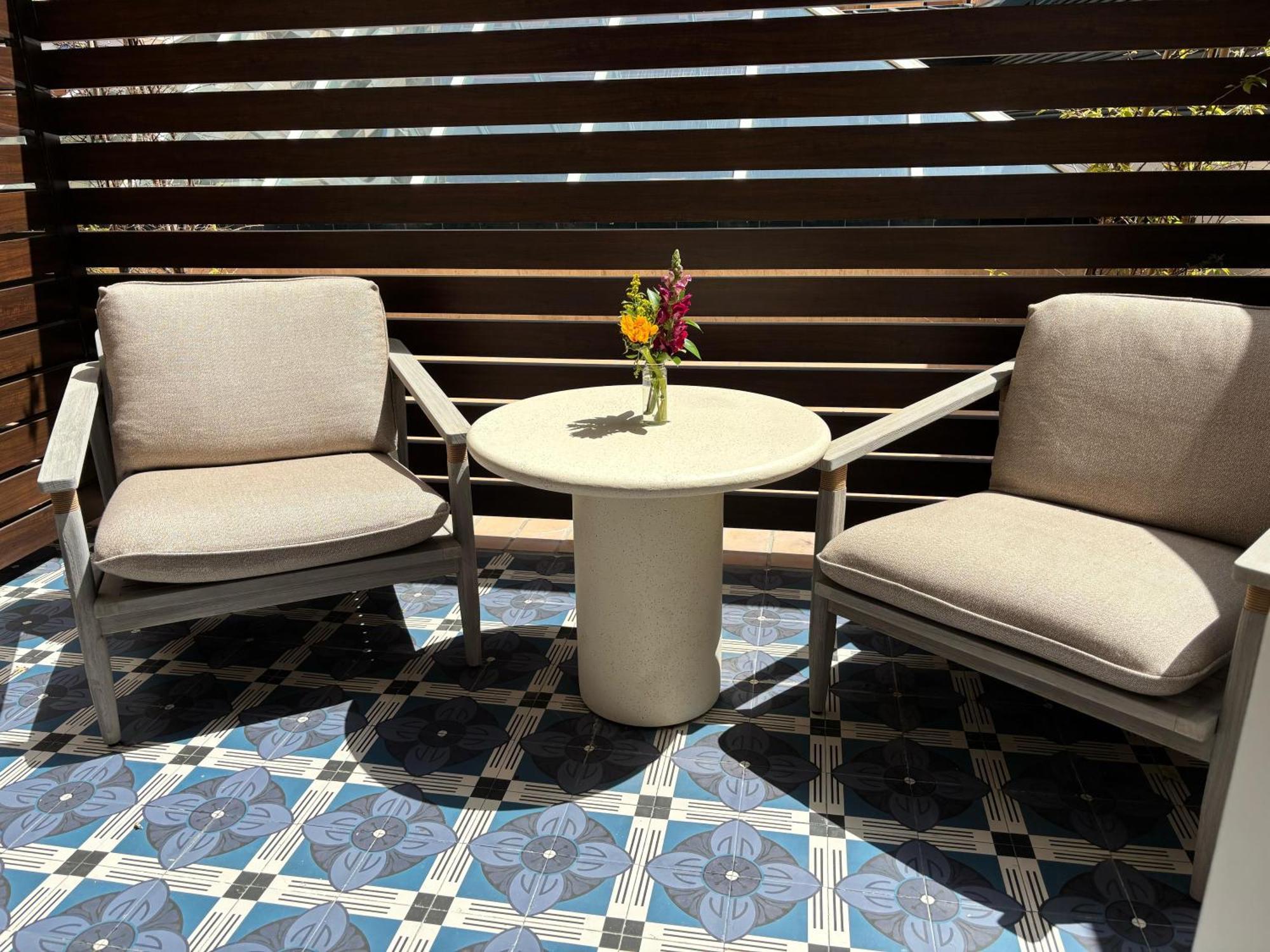 Only You Hotel Sevilla Bagian luar foto