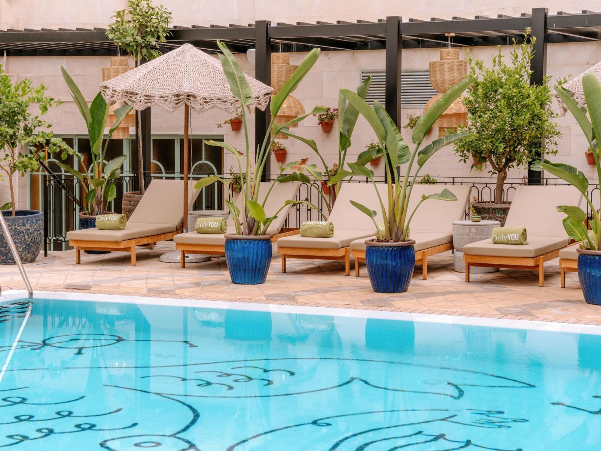 Only You Hotel Sevilla Bagian luar foto